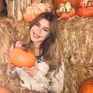 Meet your Posher, Nayeli